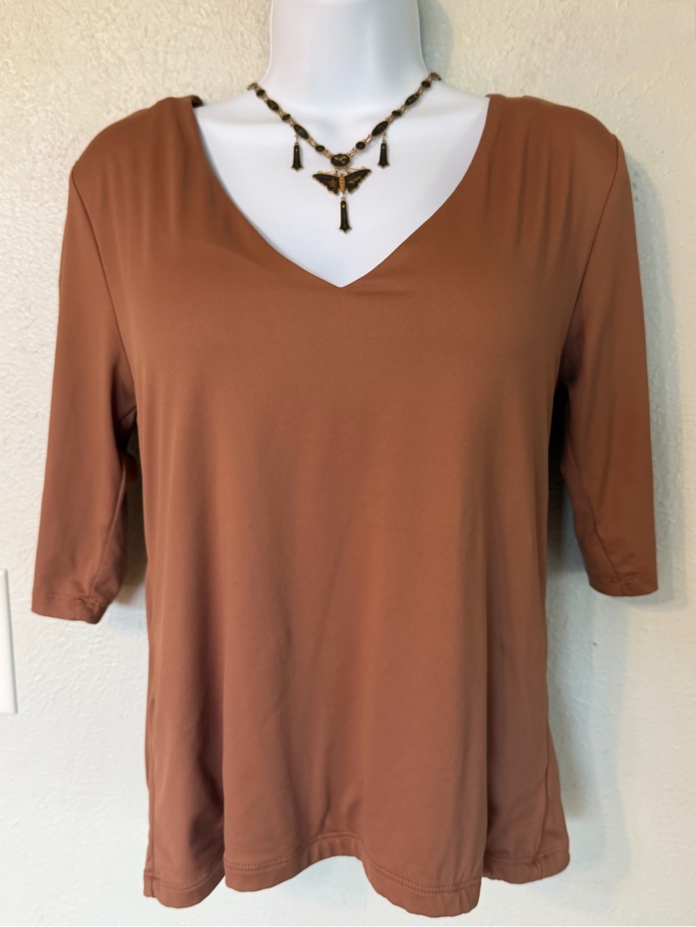 TAHARI Modern Essentials Chestnut Brown V-Neck 3/4 Sleeve Stretch Nylon Top Sz L